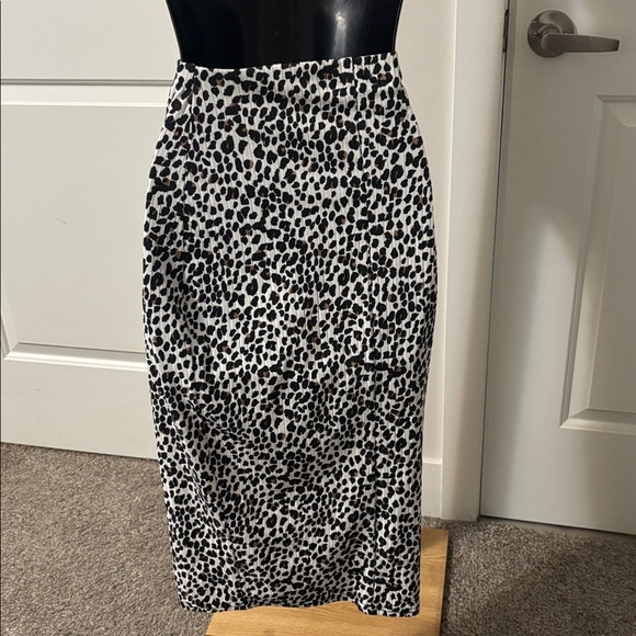 $8 ADD ON PrettyLittleThing Midi Pencil Skirt - Picture 2 of 8